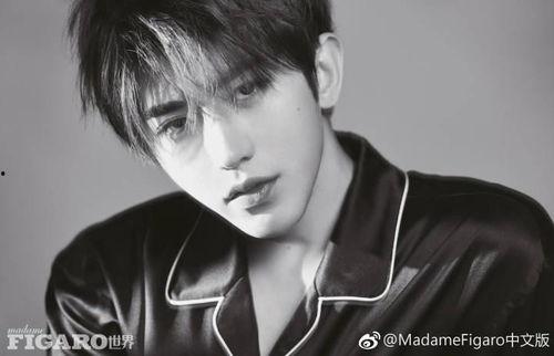 最新蔡徐坤爆料图片大全,时尚魅力与青春活力并存”  第3张