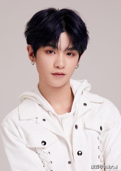 黄明昊机场爆料视频最新  第2张