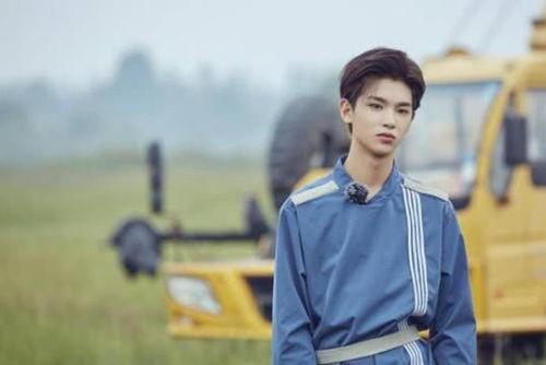 黄明昊机场爆料视频最新  第3张